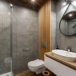 Апартаменты Apartamenty Bluesky - Centrum Karpacza, Blisko Pkp I Sklepow, Balkon, Automatyczny Check-In, Spokojna Zielona Okolica Карпач