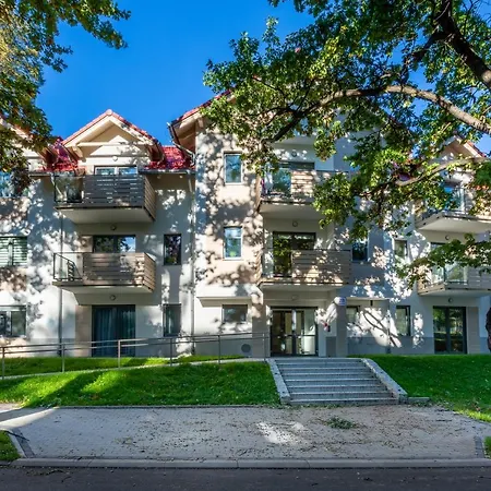 Apartamenty BlueSky - Nad Łomnicą 2B - blisko dworca PKP, centrum Karpacza i sklepów, w zielonej okolicy Apartamento *