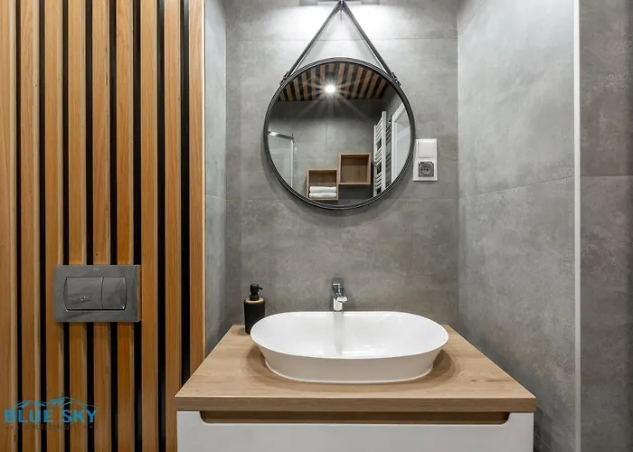 Bluesky: Tranquil Center Retreat *