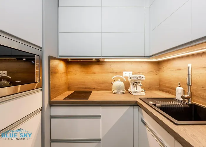 Apartment Bluesky: Tranquil Center Retreat